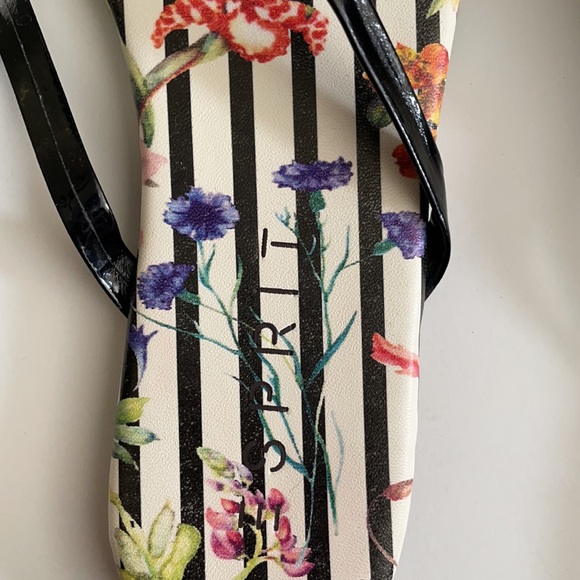 🌻Esprit flip flops - Picture 3 of 4
